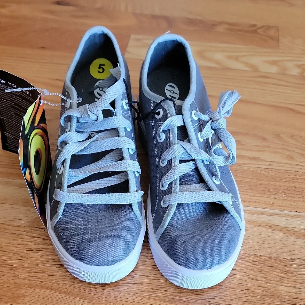 Heelys Gray Sneakers with Low-Top Design